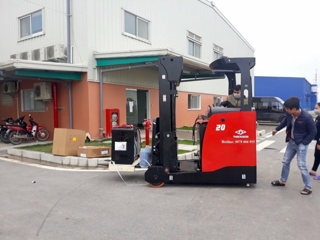 Xe nâng Reach Truck tại Bình Phước