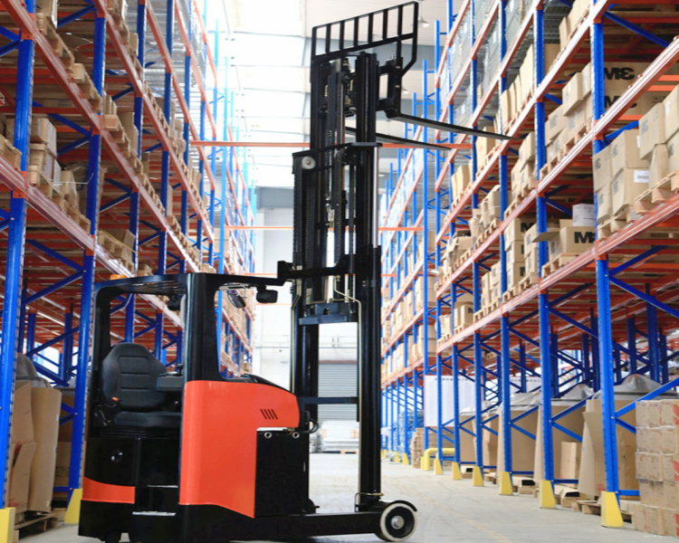 Xe nâng Reach Truck Toyota