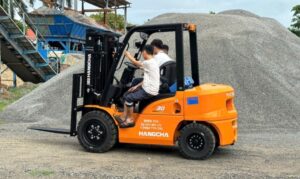 Xe nâng dầu 3 tấn